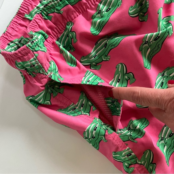 H&M men's swim trunks - pink with crocodiles, size Large - Picture 5 of 6